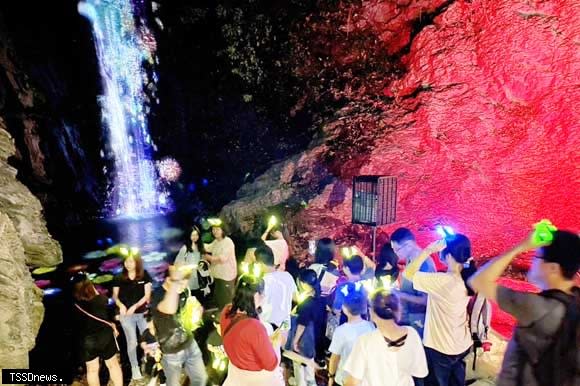 屏東縣政府在高樹鄉舉辦「奇幻大津」光影沉浸體驗，吸引大批遊客慕名參訪。