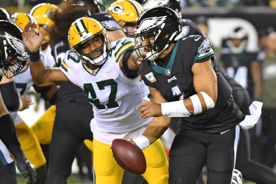 Philadelphia Eagles quarterback Jalen Hurts (1) escapes from Green Bay Packers linebacker Justin Hollins (47) during the third quarter at Lincoln Financial Field on November 27, 2022.