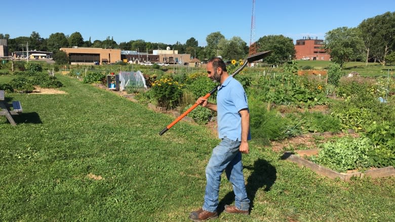 Syrian refugee already volunteering after just 3 weeks in Charlottetown