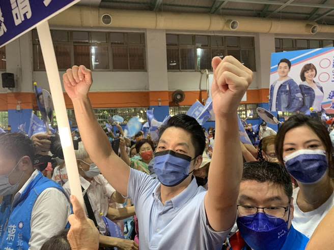 國民黨台北市長參選人蔣萬安下午在金華國中禮堂舉辦大安區後援會成立大會。（黃婉婷攝）