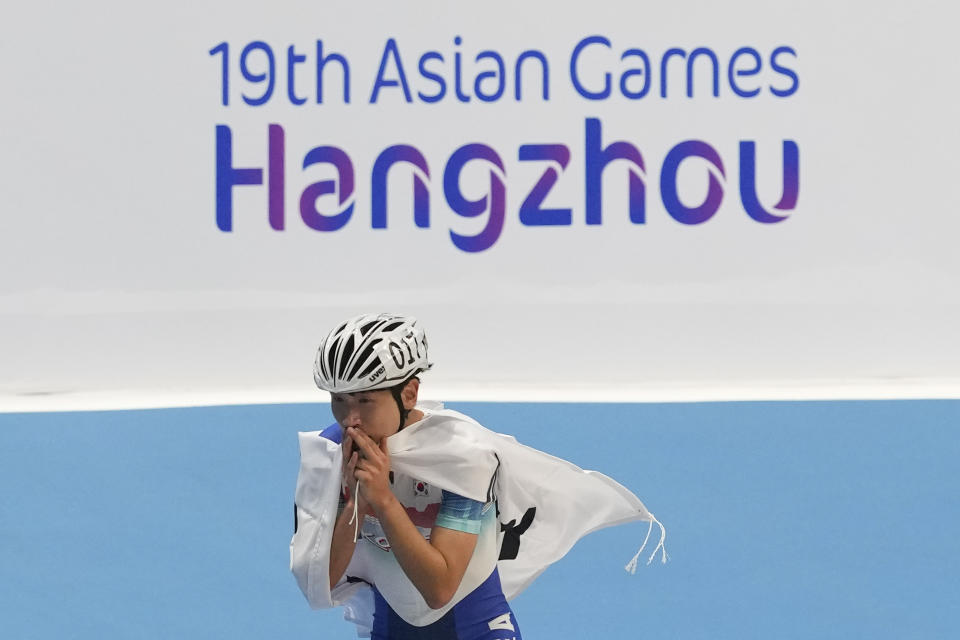 Gold medalist Byeonghee Jeong of South Korea carries their flag at the men's Speed Skating 10000m Point-Elimination Race event of the 19th Asian Games in Hangzhou, China, Saturday, Sept. 30, 2023. Byeongchee won the gold. (AP Photo/Aaron Favila)