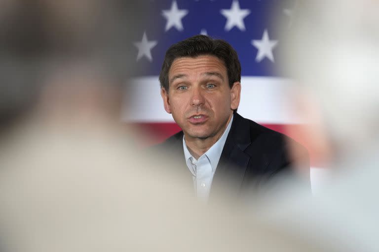 El gobernador de Florida Ron DeSantis el 19 de mayo de 2023 en Bedford, Nueva Hampshire (Foto AP /Robert F. Bukaty)