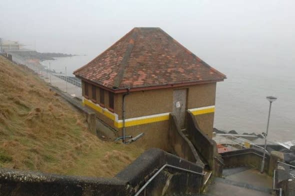 victorian-seaside-loo-converted-holiday-home-norfolk