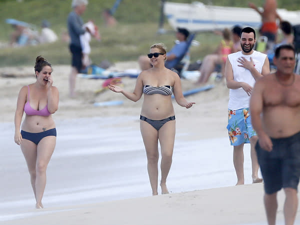 Amy Schumer Hits Back at Bikini Bashers: 'Doesn't Everyone Wear the Same  Bathing Suit for Like 4 Years