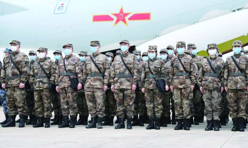 習近平安穩掌控軍權，但解放軍在防堵疫情方面未立見功效。（翻攝自China Xinhua News Twitter）