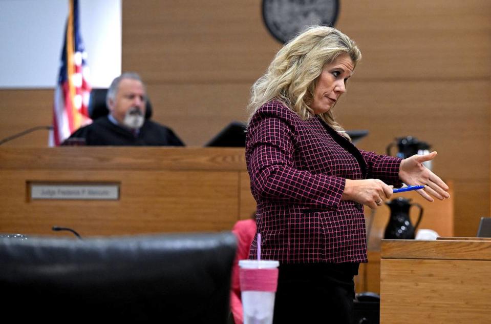 Assistant State Attorney Suzanne O’Donnell makes an opening statement before the jury for the murder trial of Shamar Johnson at the Manatee County Judicial Center for the 2021 shooting that killed Cecil Richardson. Tiffany Tompkins/ttompkins@bradenton.com