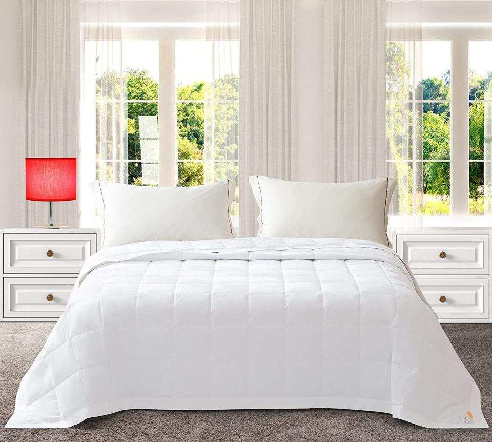 Lightweight Summer Hypoallergenic Cooling Comforter