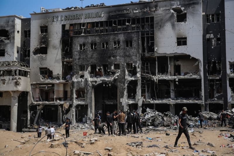 Palestinians Inspect The Damage At Al-Shifa Hospital Complex, Following A Two-Week Military Operation By The Israeli Army In Gaza City. Omar Ishaq/Dpa