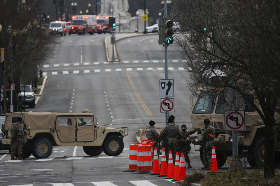 <p>Se han erigido barricadas alrededor del Capitolio y el National Mall.</p> (REUTERS)