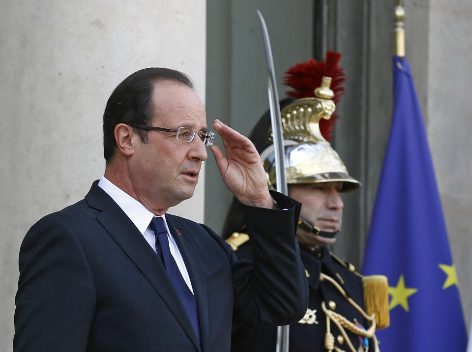 French President Francois Hollande adjusts his glasses as he waits for the arrival of Mauritania President Mohamed Ould Abdel Aziz at the Elysee Palace in Paris, Tuesday Nov. 20, 2012.(AP Photo/Remy de la Mauviniere)