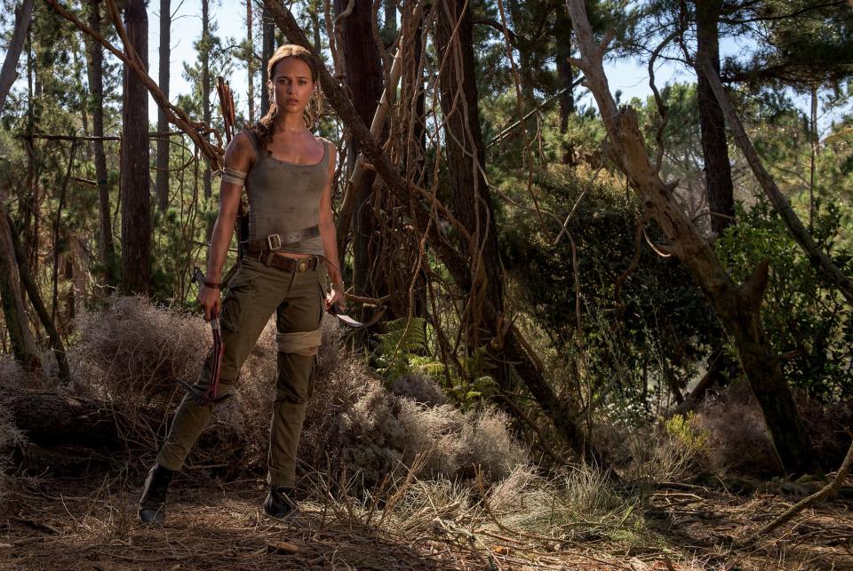 Lara Croft auf einer mysteriösen Insel vor der Küste Japans! Szene aus “Tomb Raider” (Bild: Warner Bros. Pictures)