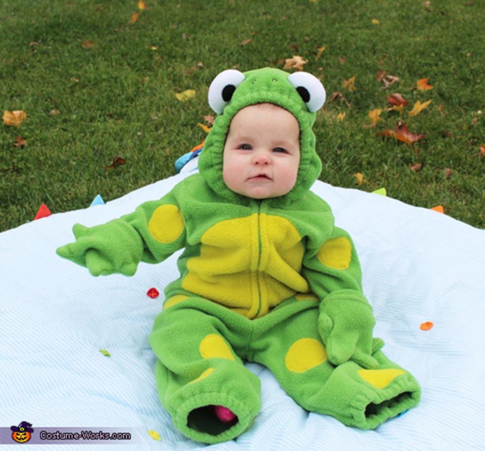 Via <a href="http://www.costume-works.com/costumes_for_babies/frog-baby.html" target="_blank">Costume Works</a>