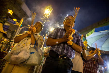 People pray at the Erawan shrine, the site of Monday's deadly blast, in central Bangkok, Thailand, August 20, 2015. REUTERS/Athit Perawongmetha