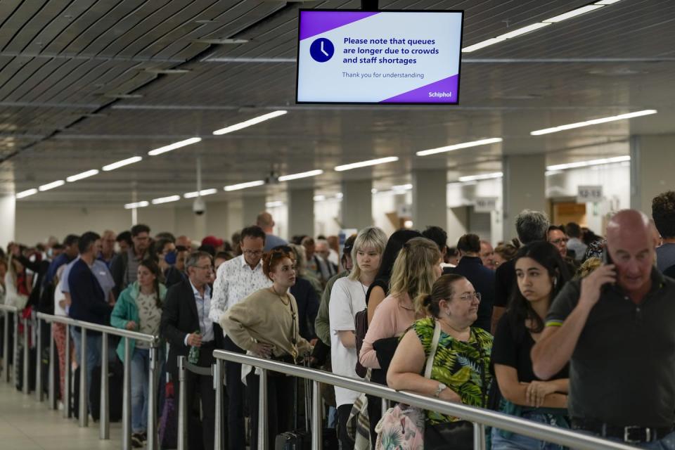 <span class="caption">Travelers wait in long lines to check in and board flights at Amsterdam’s Schiphol Airport, Netherlands, on June 21.</span> <span class="attribution"><span class="source">(AP Photo/Peter Dejong, File)</span></span>