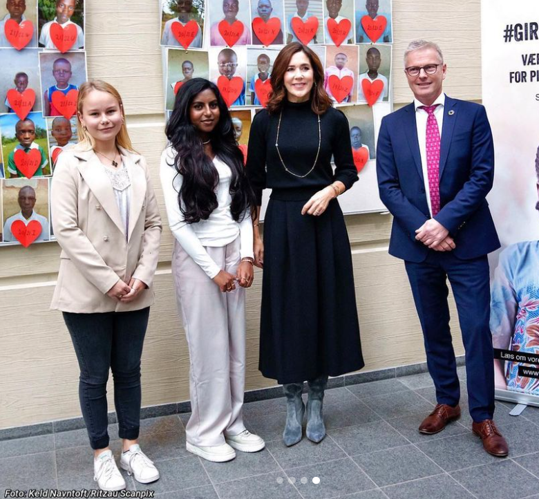 Princess Mary with students at Nærum High School 