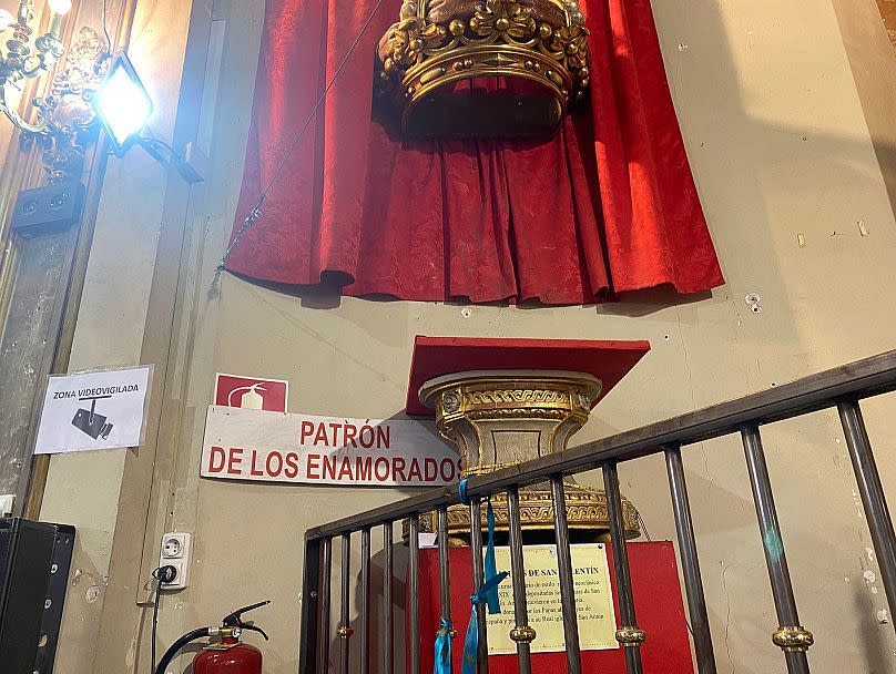 Lugar donde se sitúa normalmente la reliquia con los restos de San Valentín en la iglesia de San Antón de Madrid.