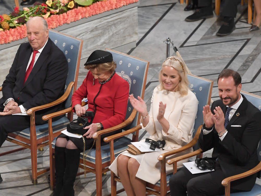 Das Königspaar Harald und Sonja (l.) mit dem Kronprinzenpaar Mette-Marit und Haakon bei der Friedensnobelpreis-Verleihung im Jahr 2019 in Oslo. (Bild: imago/Matrix)