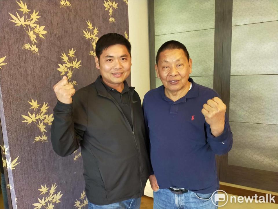 李文傑（左）接棒父親李榮鴻，參選台中市議員。   唐復年/攝