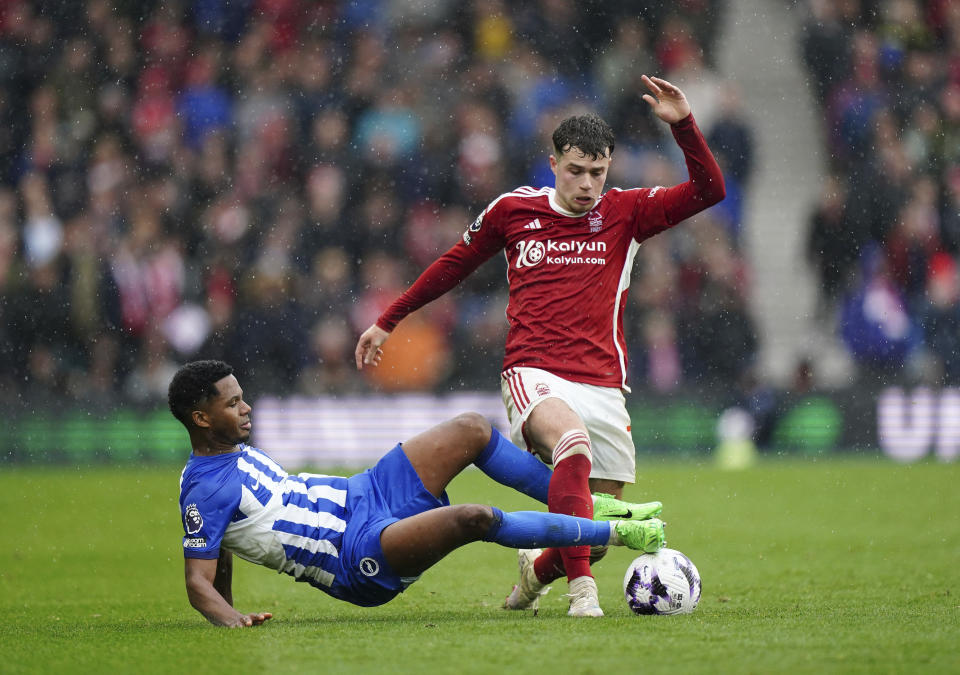 Brighton and Hove Albion's Ansu Fati, left, and Nottingham Forest's Neco Williams battle for the ball during the English Premier League soccer match between Brighton and Hove Albion and Nottingham Forest at the American Express Stadium, Brighton, England, Sunday March 10, 2024. (Zac Goodwin/PA via AP)