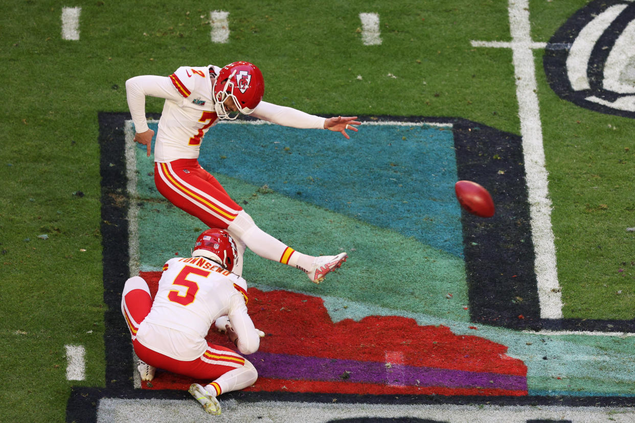 GLENDALE, ARIZONA - FEBRUARY 12: Harrison Butker #7 of the Kansas City Chiefs kicks but misses a field goal during the first quarter against the Philadelphia Eagles in Super Bowl LVII at State Farm Stadium on February 12, 2023 in Glendale, Arizona. (Photo by Rob Carr/Getty Images)