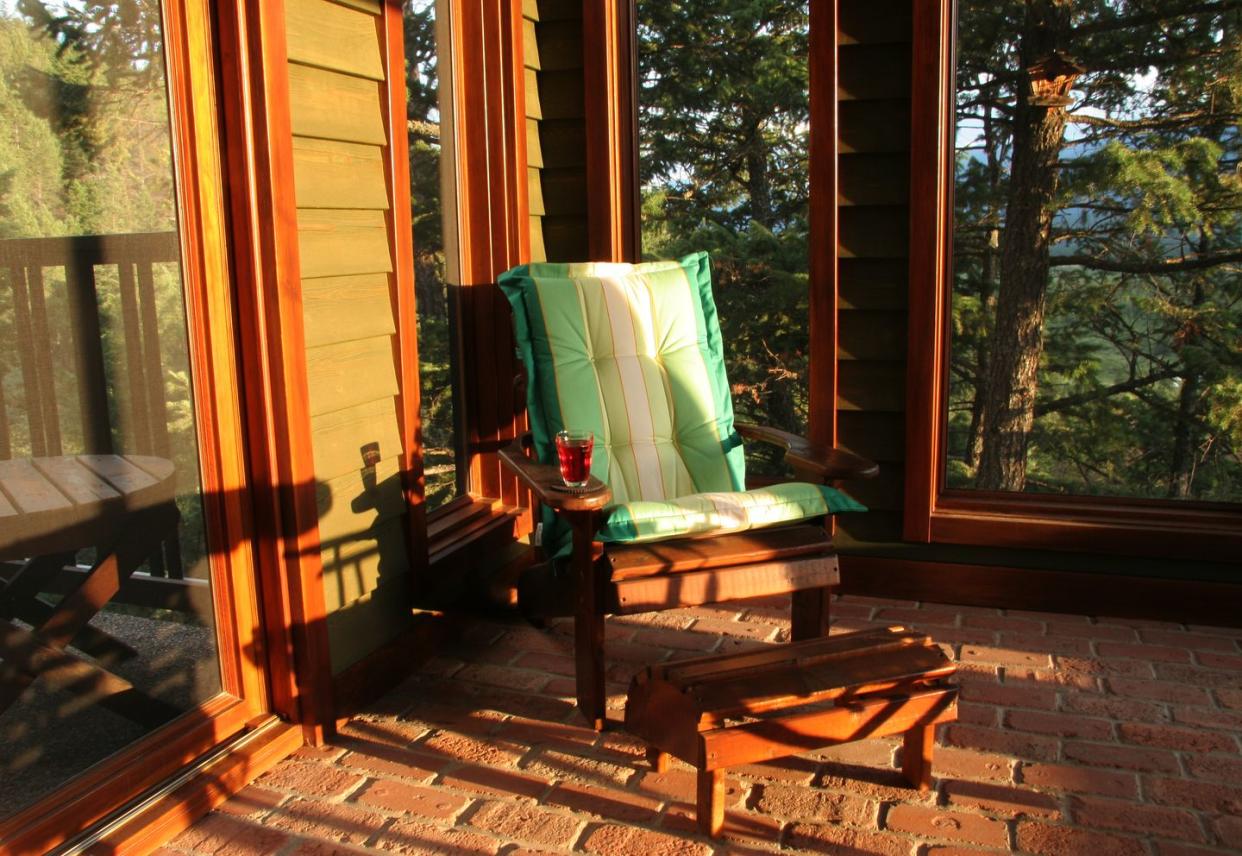 screened in porch ideas reading nook