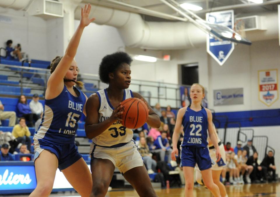 Chillicothe junior Kendra Allen (#33) looks to pass the ball during a game against Washington on Jan. 7, 2023. Chillicothe won the game 55-47.