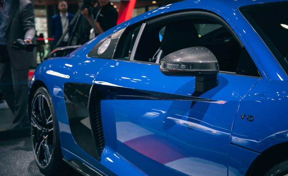View Refreshed 2020 Audi R8 Photos