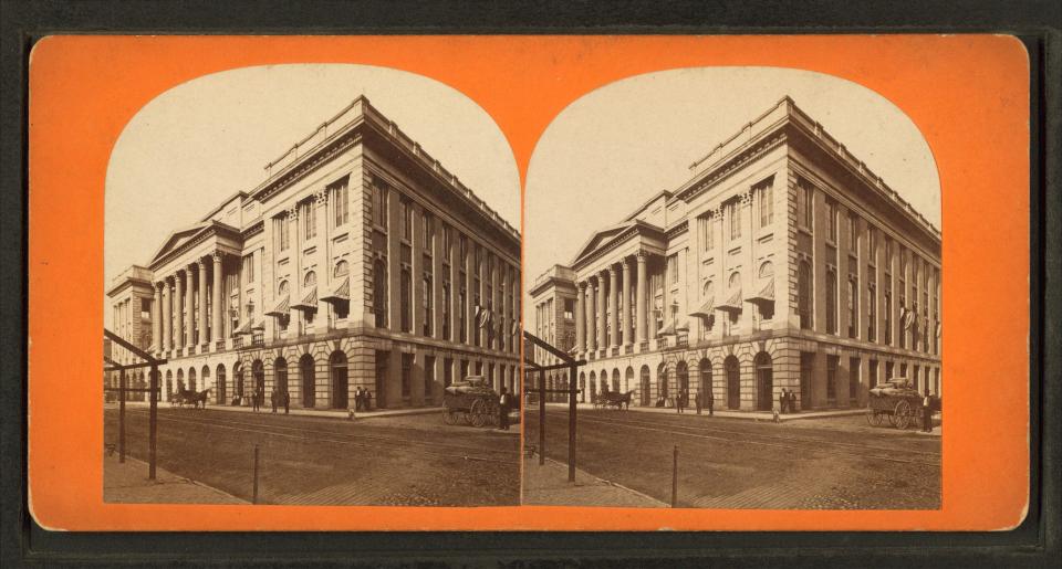 A stereograph of the Hamilton County Courthouse in Cincinnati from before 1884.