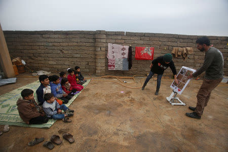 Members of the demining team give tutorials to kids on how to avoid mines in Khazer, Iraq December 1, 2016. Picture taken December 1, 2016. REUTERS/Khalid al Mousily