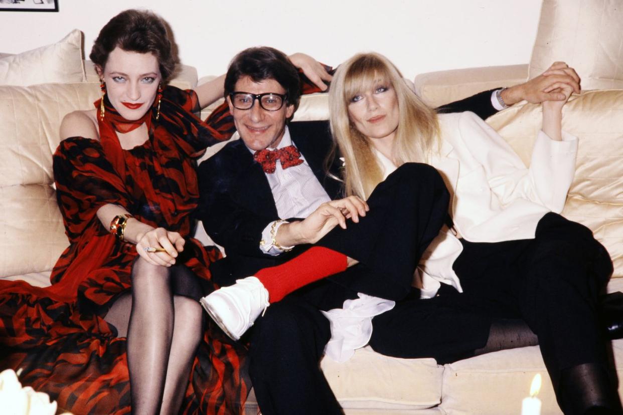 yves saint laurent with muses loulou de la falaise and betty catroux, paris, france 15 mar 1978