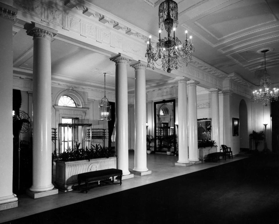 Photos of a White House gut renovation entrance hall november 1947