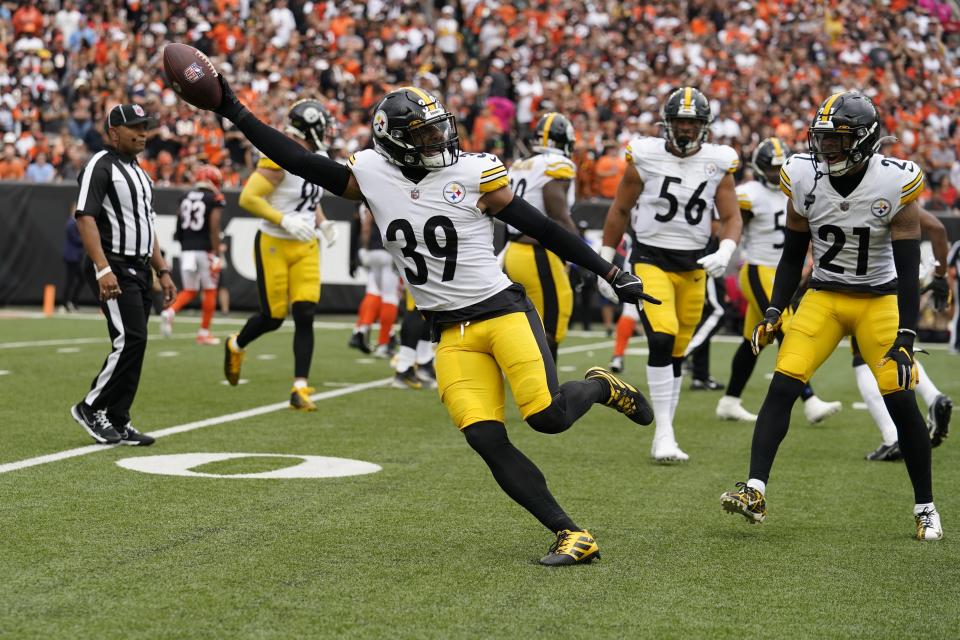 Pittsburgh Steelers safety Minkah Fitzpatrick (39) celebrates after returning an interception for a touchdown during the first half of an NFL football game against the Cincinnati Bengals, Sunday, Sept. 11, 2022, in Cincinnati. (AP Photo/Jeff Dean)