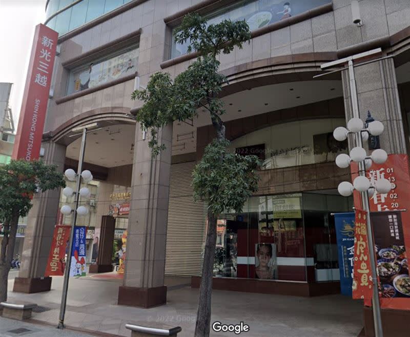 三多商圈的新光三越緊鄰SOGO，今目前仍照常營業。（圖／翻攝google）