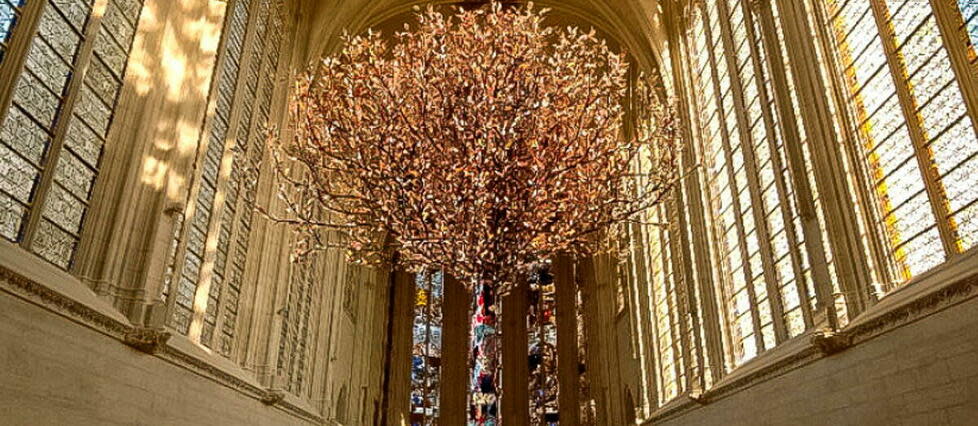 Joana Vasconcelos plante un « arbre de vie » dans la chapelle du château de Vincennes à partir du 28 avril.  - Credit:DR