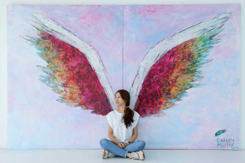 美國視覺藝術家科萊特米勒在「新天堂樂園」，打造天使之翼圖樣，成為遊客拍照打卡熱點。（圖／林士傑攝）