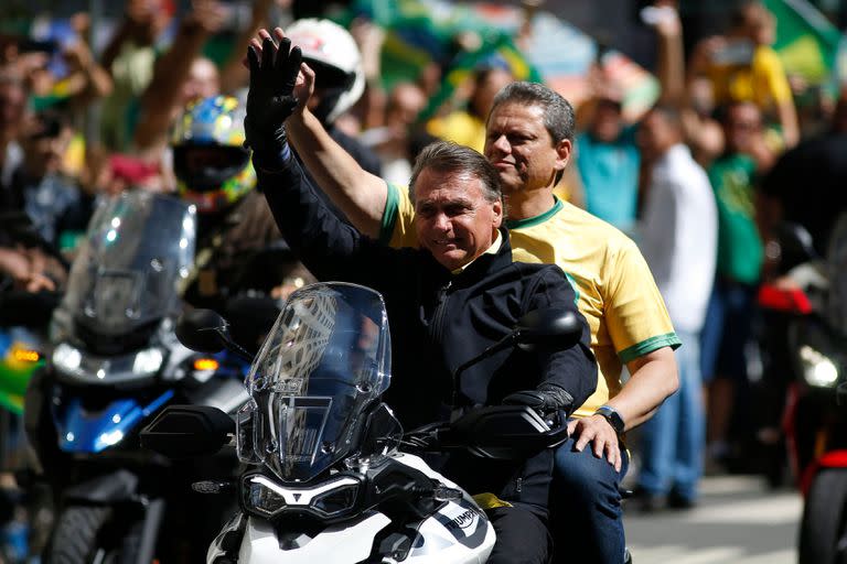 Bolsonaro en moto, durante un acto de campaña