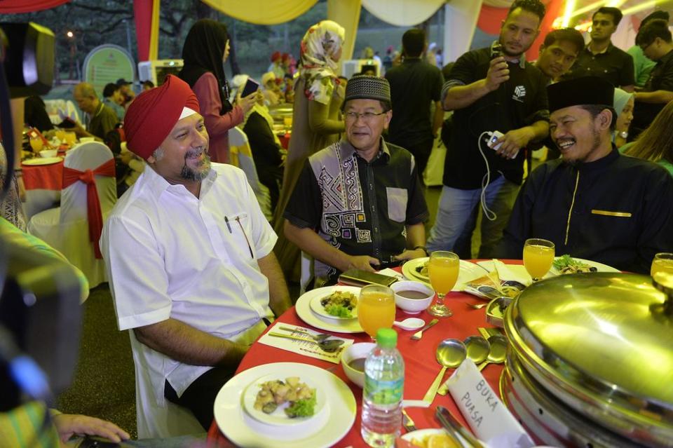 Multimedia and communication minister Gobind Singh Deo sitting with muslim guests for iftar during the National Vaisakhi celebration open house in Kuala Lumpur May 26, 2019.