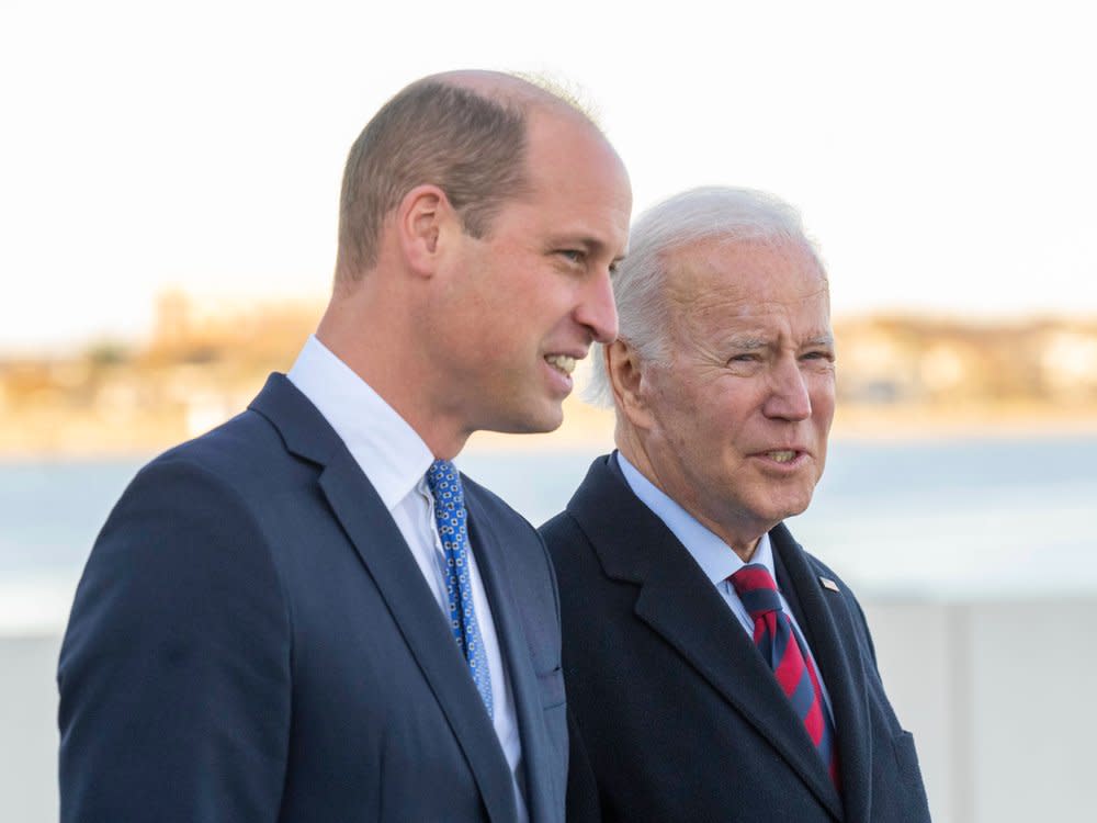 Prinz William und Joe Biden nehmen am 6. Juni in Frankreich an einer Gedenkveranstaltung zum "D-Day" teil. (Bild: imago/i Images)