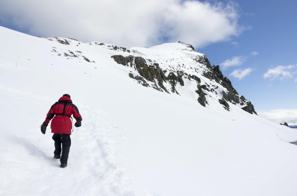 Women in Antarctica experience significant barriers of sexism, prejudice and abuse. <a href="https://www.gettyimages.com/detail/photo/woman-hikes-antarctic-peninsula-mountain-orne-royalty-free-image/1127819207" rel="nofollow noopener" target="_blank" data-ylk="slk:milehightraveler/E+ via Getty Images;elm:context_link;itc:0;sec:content-canvas" class="link ">milehightraveler/E+ via Getty Images</a>