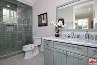 <p>And another bathroom. (Realtor.com) </p>