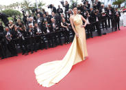 Grace Elizabeth poses for photographers upon arrival at the premiere of the film 'Top Gun: Maverick' at the 75th international film festival, Cannes, southern France, Wednesday, May 18, 2022. (Photo by Vianney Le Caer/Invision/AP)