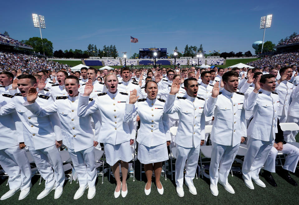 <p>Members of the U.S. Naval Academy graduating class stand to be sworn in during their commissioning and graduation ceremony at the U.S. Naval Academy in Annapolis, Md., May 25, 2018. (Photo: Kevin Lamarque/Reuters) </p>