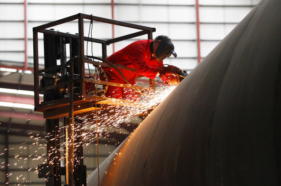 An welder works on a section of a Pelamis wave energy converter at their factory in Edinburgh, Scotland January 12, 2011. REUTERS/David Moir (BRITAIN - Tags: ENERGY BUSINESS SCI TECH)