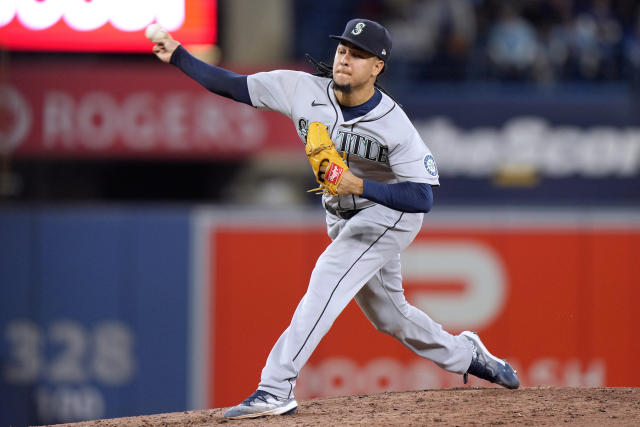 Mariners RHP Luis Castillo to start playoff opener against Blue Jays