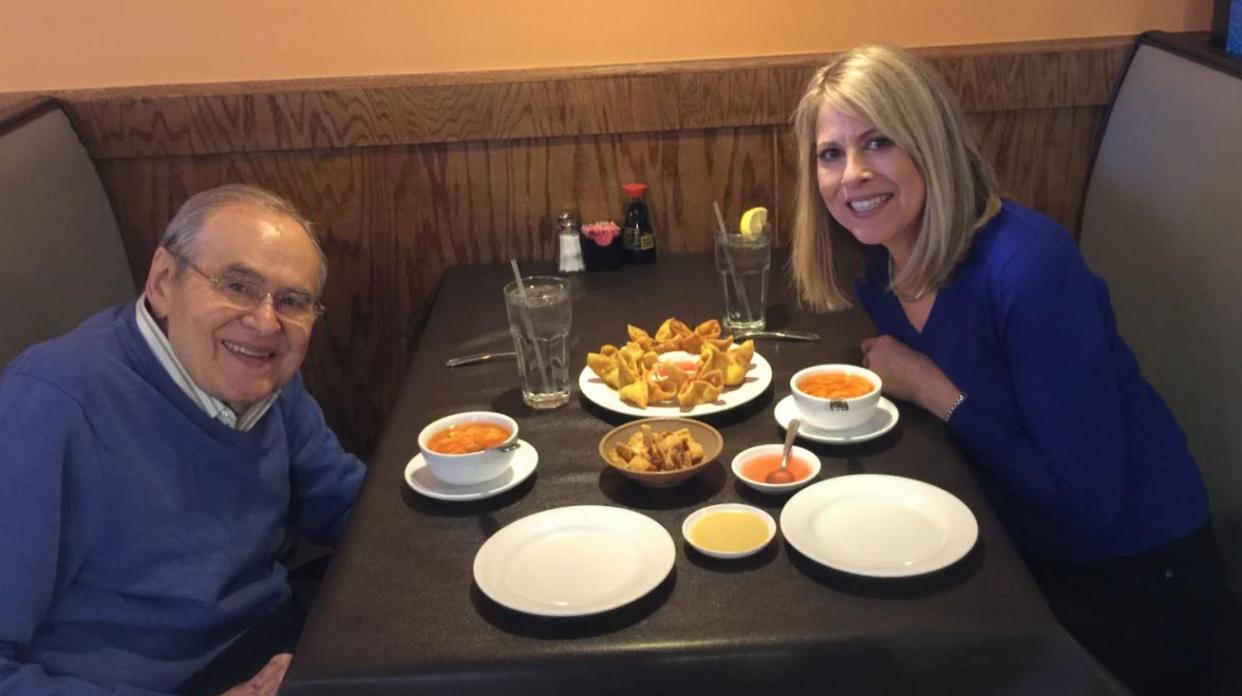 The author and her father, Joseph Kanarek, at lunch in Kansas City, Missouri, in 2018. (Photo: Courtesy of Lisa Kanarek)