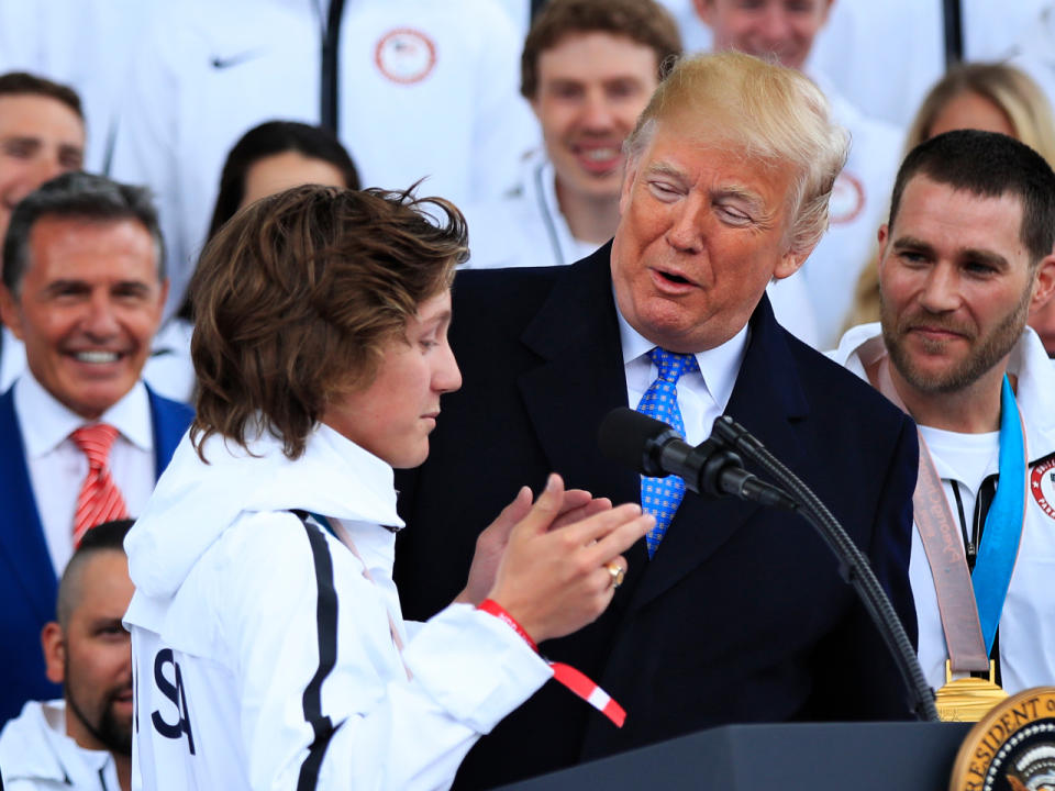Donald Trump traf sich am Wochenende mit Athleten – und erwischte mal wieder ein Fettnäpfchen. (Bild-Copyright: Manuel Balce Ceneta/AP Photo)