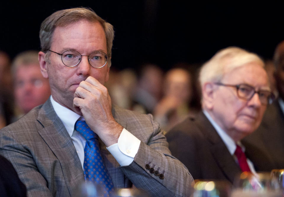 Eric Schmidt, then executive chairman at Google, and Warren Buffett, chairman and CEO at Berkshire Hathaway, Inc., attend the Economic Club of Washington's 25th anniversary celebration dinner in Washington, Tuesday, June 5, 2012. (AP Photo/Cliff Owen)