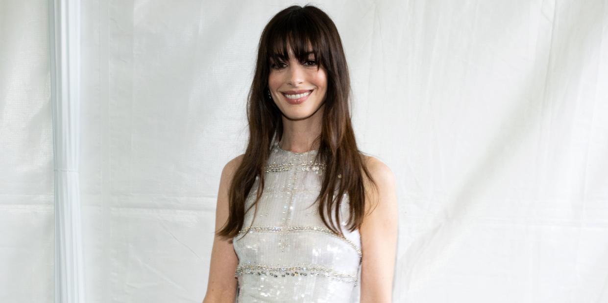 anne hathaway at the 2024 film independent spirit awards backstage