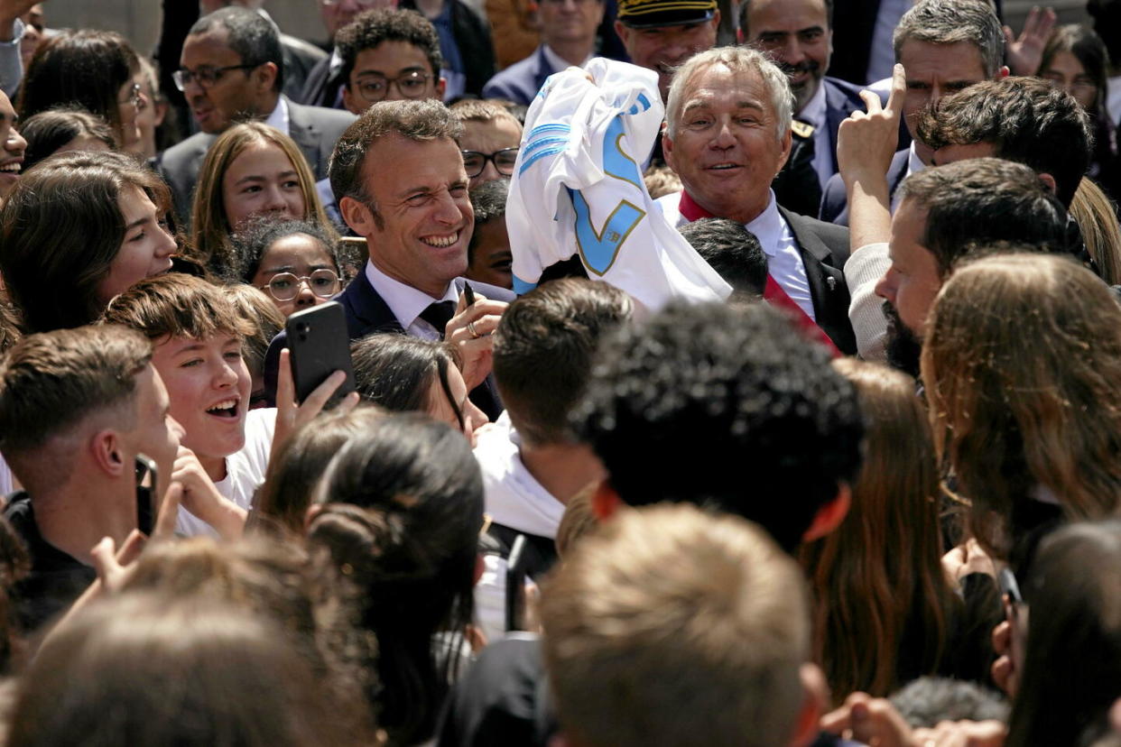 Emmanuel Macron lors de sa visite à Marseille en avril 2023.  - Credit:Daniel Cole/AP/SIPA / SIPA / Daniel Cole/AP/SIPA