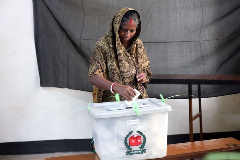 A woman casts her vote at a polling station during the 12th national general election in Bangladesh. Habibur Rahman/ZUMA Press Wire/dpa
